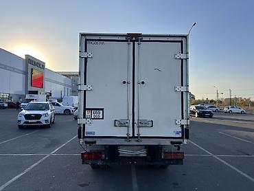 ищу полуприцеп шторка: Рефрижераторный фургон на базе Mercedes-Benz Sprinter Год 2005 — 2