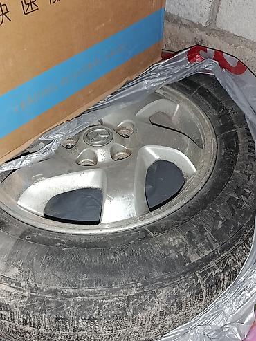 bmw 5 series 2004: Зимняя шина на диске - Размер: 215/70 R16 (маркировка на боковине). - — 5