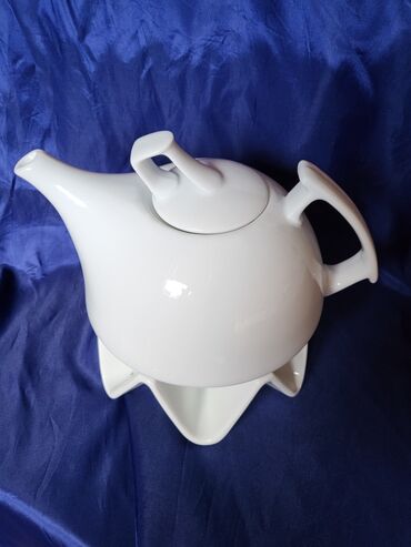 Čajnici: Cajnik nov sa stalkom,grejac,pun poreclan Nemacka. Cajnik pun — 5