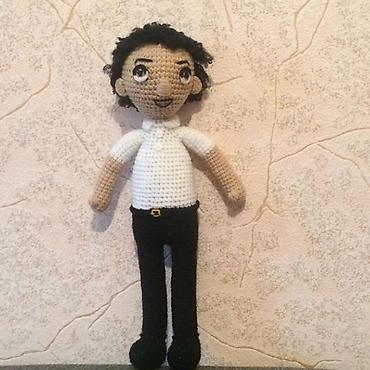 yumşaq oyuncaqlar: Əl işi toxunma kukla – amigurumi stilində. - Dizayn: ağ yaxalı — 1