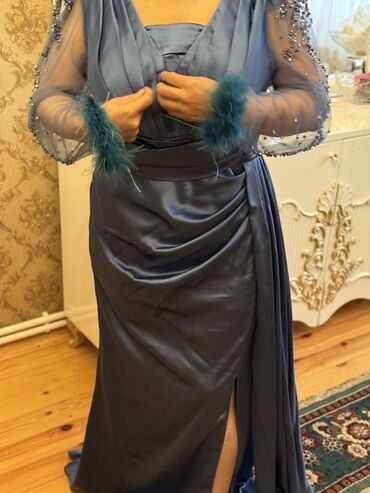 Ziyafət donları: Göy atlas ziyafət donu satılır. Xanım artıq çəki verdiyinə görə paltar — 3