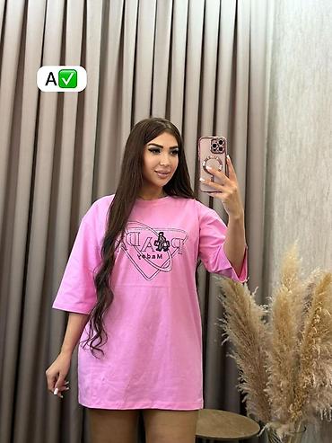 oversize tshirt: Qadın T-shirt kolleksiyası - Modellər: - Qara oversize T-shirt – ön — 7