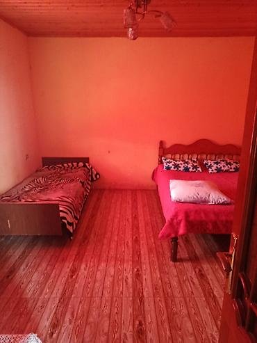 Həyət evləri və villalar: Həyətyanı sahəsi olan yaşayış evi həyəti və köməkçi tikililərlə - — 6