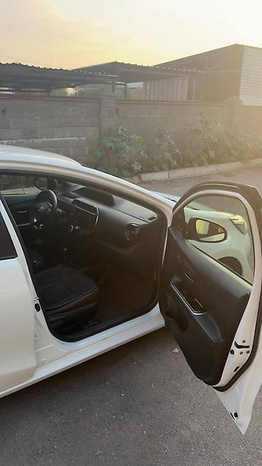 roewe er6: Toyota Prius C: 2018 г., Вариатор, Гибрид, Хэтчбэк — 8