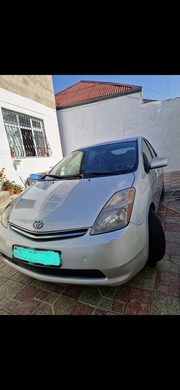 Toyota: Toyota Prius (2-ci nəsil) hibrid hatchback - Gümüşü rəng - 5 qapı, 5 — 2