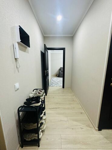 стол для растяжки спины: 1 комната, 45 м², 106 серия улучшенная, 1 этаж, Евроремонт
