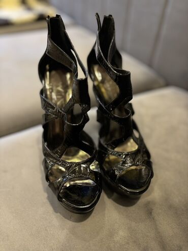 вечерние платья баку инстаграм: Qadın yüksək dabanlı sandaletlər - Rəng: qara, laklı (parlaq) səth -
