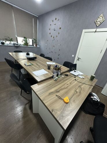 Ofis masaları: Muellim stolu - uzunlugu - 140 ve eni 70 Telebeler ucun stol - — 1