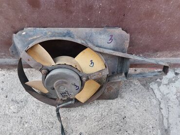 Auto delovi: Ventilator hladnjaka Lada 2107 Riva sa postoljem broj 3. Polovani — 2