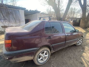 Volkswagen: Volkswagen Vento: 1992 г., 1.8 л, Механика, Газ, Седан