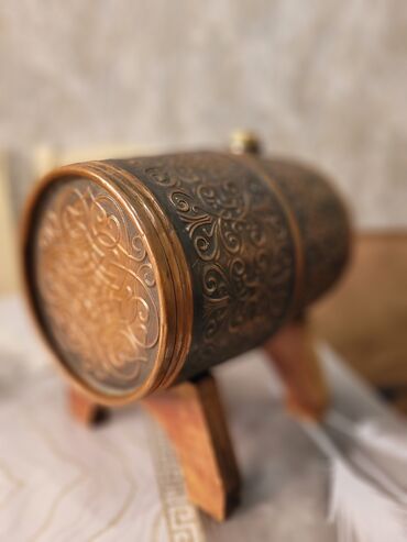 Digər əntiq əşyalar: Antik konyak boçkası satılır. Sovet dövrünün boçkasıdır. Üstü misdir — 4