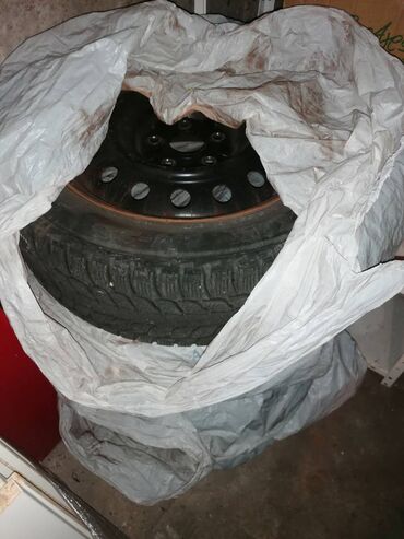 Auto delovi: 4 čelične felne R16 u odličnom stanju sa zimskim gumama i original na lalafo.rs — 9 Auto delovi: 4 čelične felne R16 u odličnom stanju sa zimskim gumama i original — 9