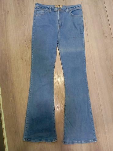 • Məhsul: Cins şalvar • Model: Aşağıdan genişlənən (flare/bootcut)