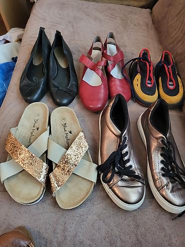 Baletanke: Ženska obuća i torbe – razni modeli Obuća: - Balerinke crne sa — 1