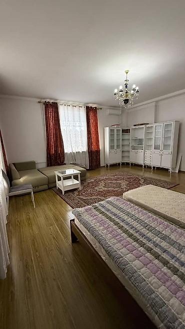 Продажа коттеджей и домов: 🏡 Продаётся просторный дом с классическим интерьером 📍 Локация: ж/м — 8