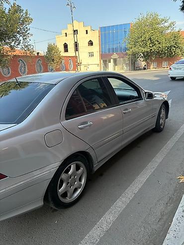 Mercedes-Benz: Mercedes-Benz C-Class sedan (W203), gümüşü rəng. - Kuzov: 4 qapı — 8