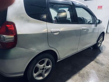 Honda: Honda Fit: 2002 г., 1.3 л, Вариатор, Бензин, Хэтчбэк at lalafo.kg — 6 Honda: Honda Fit: 2002 г., 1.3 л, Вариатор, Бензин, Хэтчбэк — 6