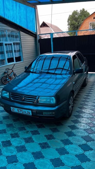 автомобили машина: Volkswagen Vento: 1995 г., 1.8 л, Механика, Бензин, Седан