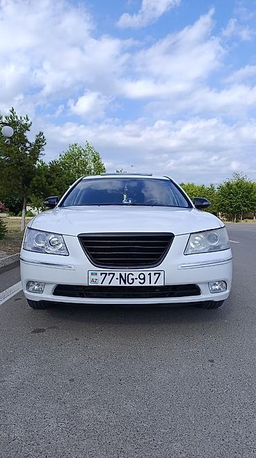 volkswagen tiguan 1: Hyundai Sonata sedan – ağ rəng, 77-NG-917 nömrə nişanı. Geniş və rahat — 7