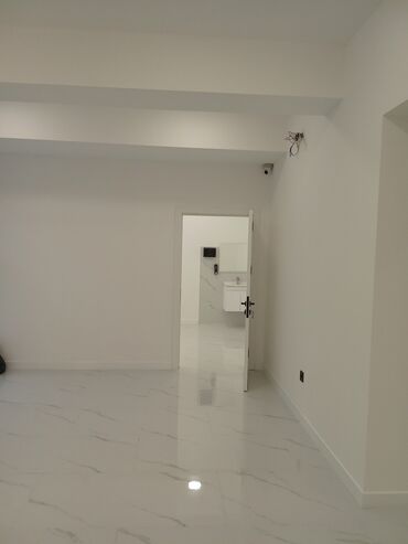 Kommersiya daşınmaz əmlakının satışı: KLİNİKA icarəyə verilir. Otaqların sayı 21 di. SAHƏSİ 430 kV . YENİ — 11