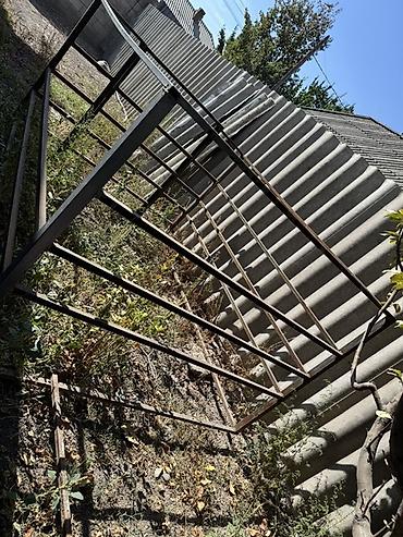 без усилителя: Прицеп одноосный легковой + металлический каркас (стойки/ограждение) — 2