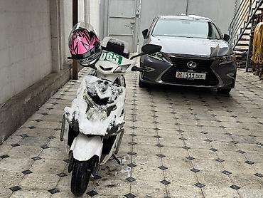 Скутеры: Скутер/мопед 50–125 см³, городской, белый, с боковыми и передними — 5