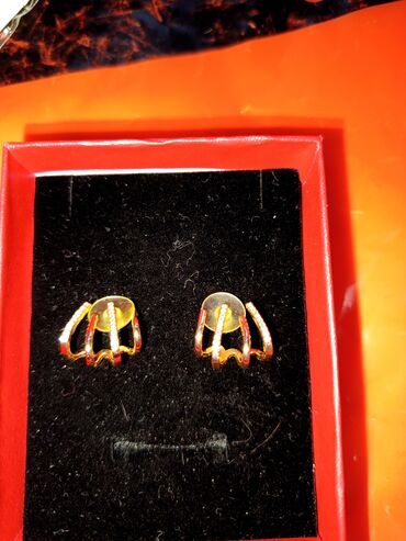 Kəmərlər: Qızılı rəngdə, daşlı qadın sırğası - Model: qulağı qismən qucaqlayan U — 20