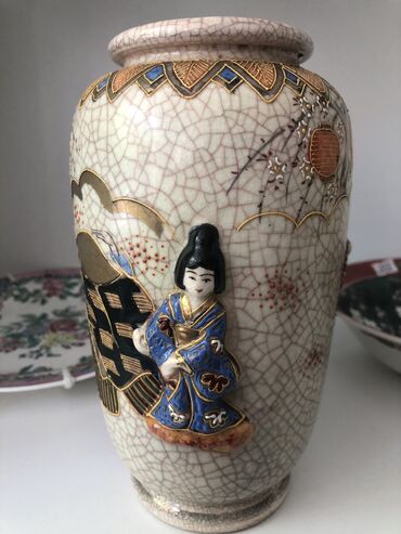 çin pulu: Миниатюрная японская ваза ручной работы