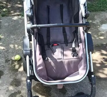 oprema za bebe: Koristena kolica malo izbledela od sunca i izgrebana.uz njih kisna