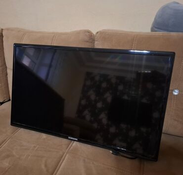 Şəkillərdə görünən Samsung televizor müasir evlər üçün ideal seçimdir