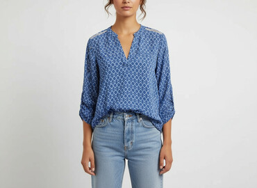 obcisła bluzki z dekoltem: Women's blouse, size M