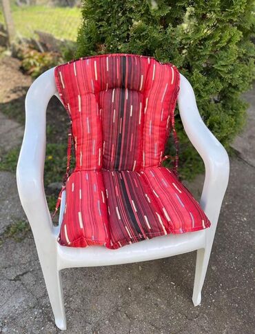 Ostali kućni dekor: Podmetači za stolice od table sundjera Dimenzije podmetača:82x40 Cena — 3