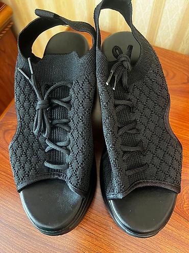 Basanoşka və səndəllər: Ölçü: 40, Yeni — 6