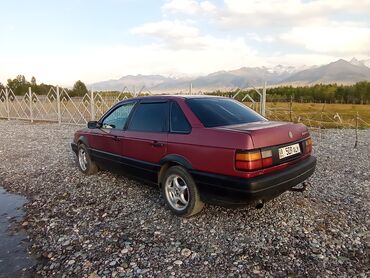 lexus 1990: Volkswagen Passat: 1.8 л | 1990 г. | Седан