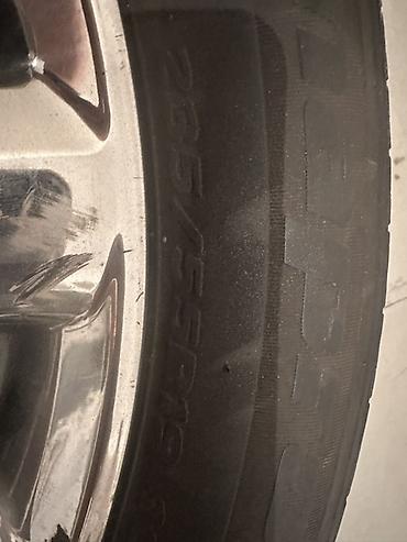 245 35 19 шина: Литой диск KIA с шиной Hankook В отличном состоянии. - Оригинальный — 1