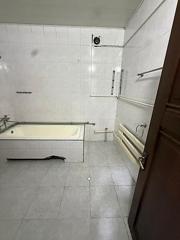 Аренда помещений свободного назначения: Сдается дом 80м2 дом Магаданская 15 5 сотак двор - Две смежные комнаты — 14