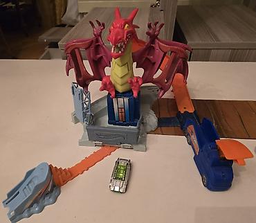 Avtomobil satışı: Hotwheels oyun yolu və bir dənə maşın. maşınları əjdahanın qarnına — 1