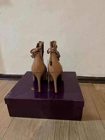 Ботинки и ботильоны: Ботинки, 38, Sasha Fabiani, Новый, цвет - Бежевый, Платная доставка — 1