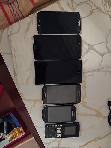 poco telefonlari: Bir yerdə köhnə model telefonlar dəsti Dəstdə olanlar (şəkillərdə — 1