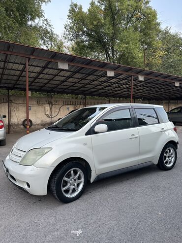 Toyota: Toyota ist: 2004 г., 1.3 л, Автомат, Газ, Хэтчбэк