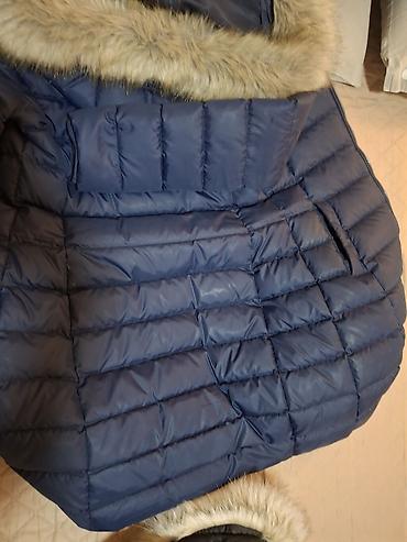 armani code: Ženska zimska jakna Tommy Jeans – duga, topla, tamnoplava - — 6