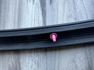 Двери и комплектующие: Уплотнитель двери Задняя левая Lexus, Б/у, Оригинал — 9