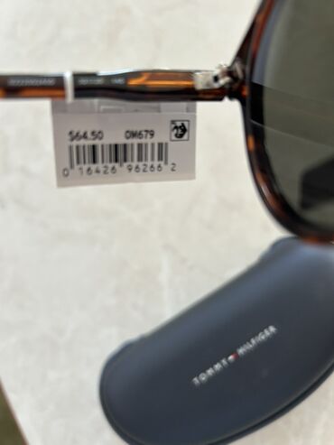 Eynəklər: Gün eynəyi, Tommy Hilfiger