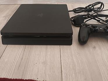 хбокс серия с: PlayStation 4 Slim, черная. 500gb в идеальном состоянии В комплекте — 1