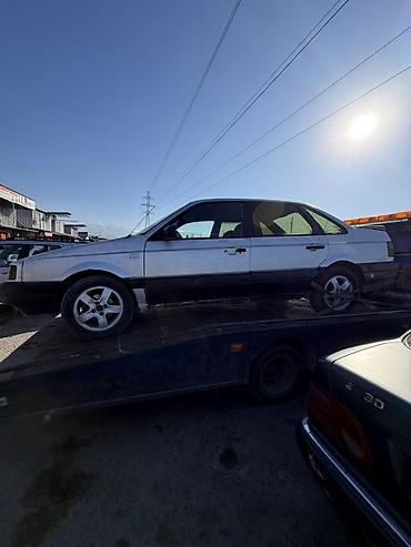Volkswagen: Volkswagen Passat: 1990 г., Бензин, Седан — 3