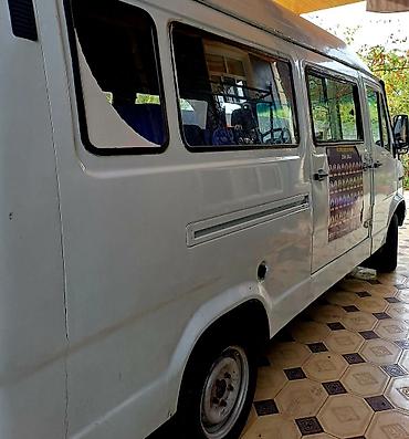 2107 satışı: Mercedes-Benz 208D mikroavtobus - Kuzov: uzun və yüksək tavanlı, ağ — 8