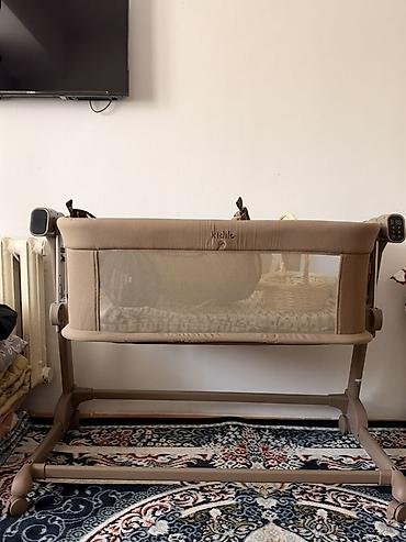 4 mom: Детская приставная кроватка, Новый, С колесиками, цвет - Бежевый — 1