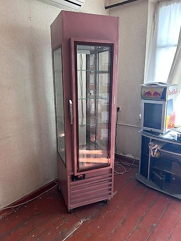 Soyuducu avadanlığı: 500₼ şirniyyat vitrin soyuducu iki ay işlənib Unvan elmlerdedi 1103 — 2