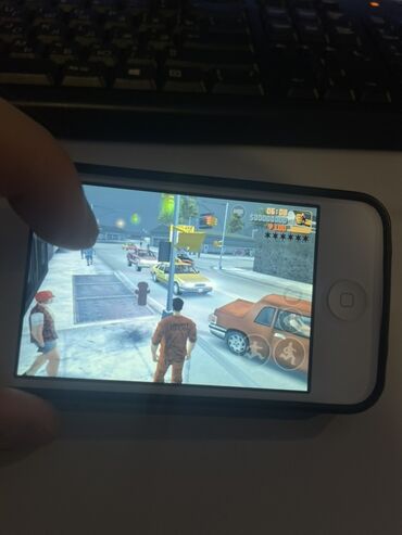 Apple iPhone: IPhone 4S, Ağ — 2