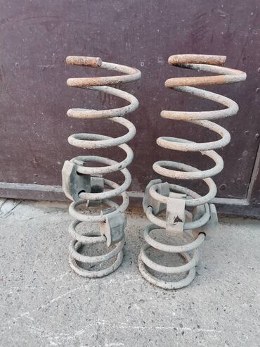 Auto delovi: Zadnje opruge za Ladu 2121,21213,21214 Niva br.4. Očuvano, skinuto — 4